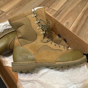 COPY - Size 9 wide men’s USMC Steel for RAT boot. NEW NEVER WORN